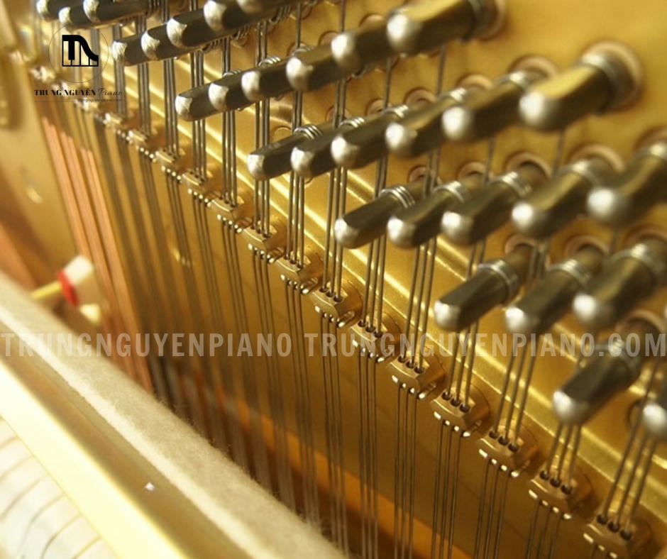 Đàn Piano Yamaha W202 3 Bảng cộng hưởng của đàn Piano Yamaha W202 được thiết kế tối ưu để tăng cường khả năng cộng hưởng