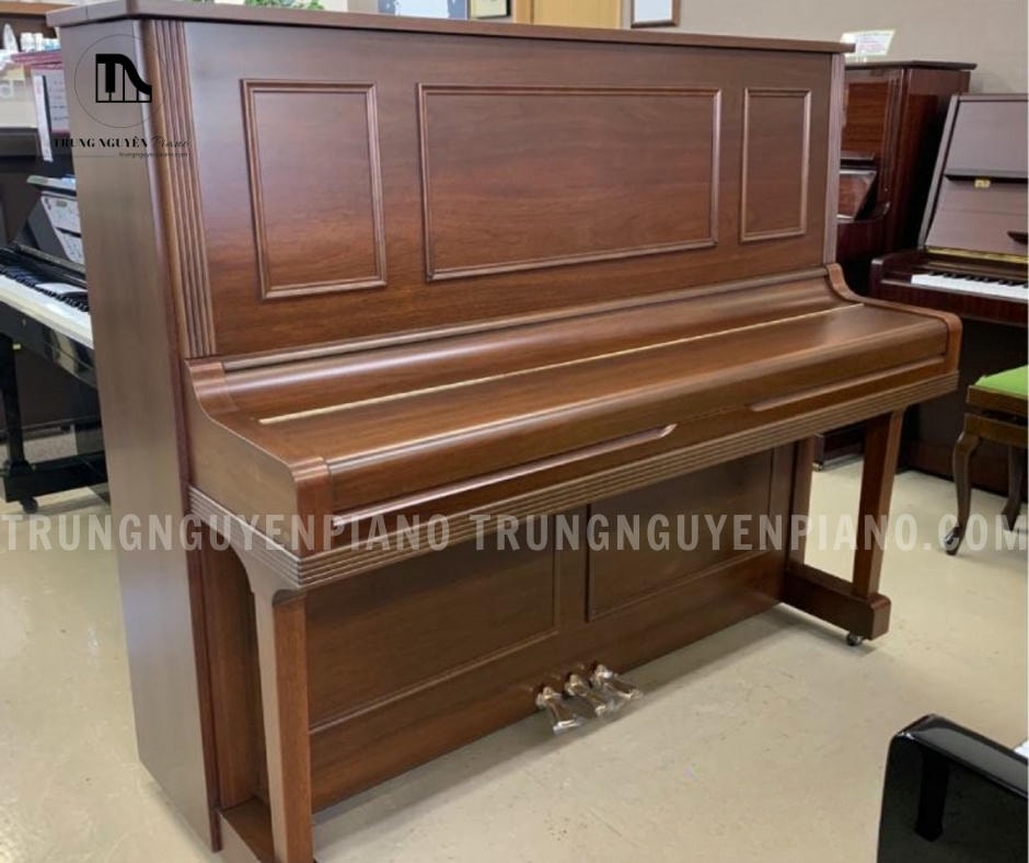 Đàn Piano Yamaha W3AWn có điểm nhấn đặc biệt nằm ở phần trang trí phía trước thùng đàn