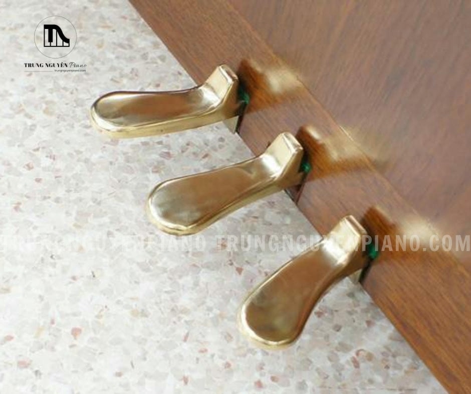 Đàn Piano Yamaha WX1AWn 11 Đàn Piano Yamaha WX1AWn có 3 pedal hỗ trợ người chơi thể hiện các kỹ thuật phức tạp.