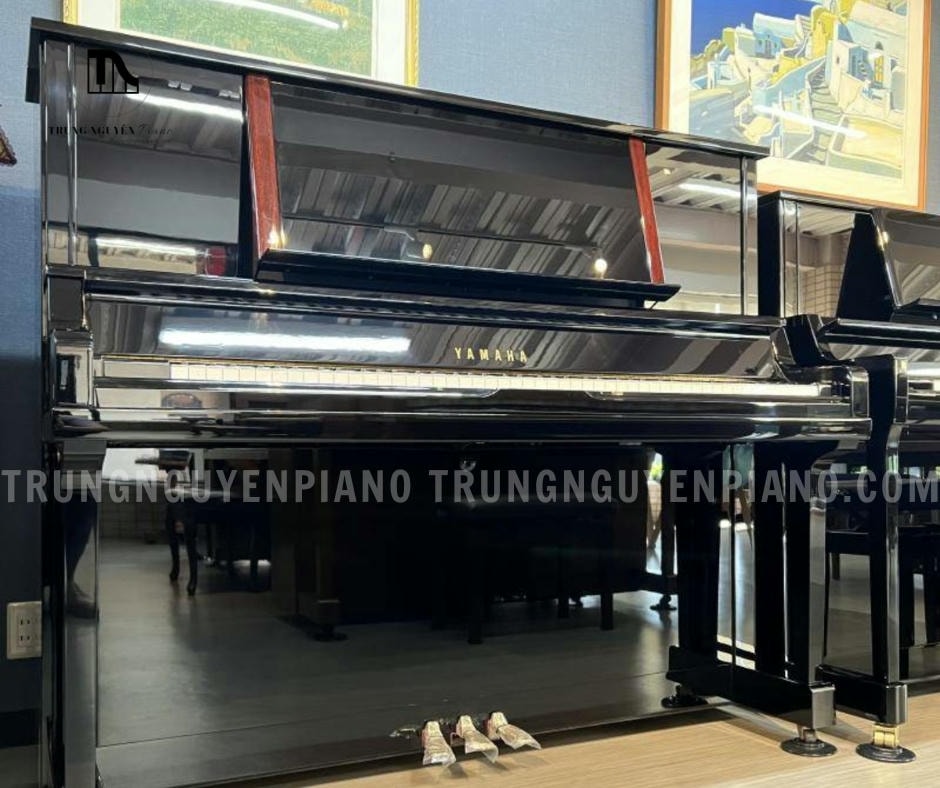 Đàn Piano Yamaha YU5 có quy trình sơn tỉ mỉ lên đến 8 lớp