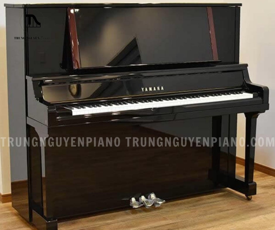 Đàn Piano Yamaha YU50 có màu đen bóng sang trọng