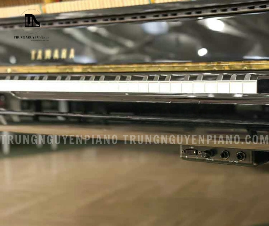 Đàn Piano Yamaha YU5SXG có bàn phím mang lại cảm giác phím chân thực