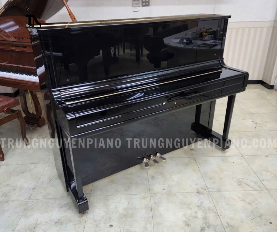 Yamaha YUS1 sở hữu thiết kế sang trọng, hiện đại với chiều cao 121cm