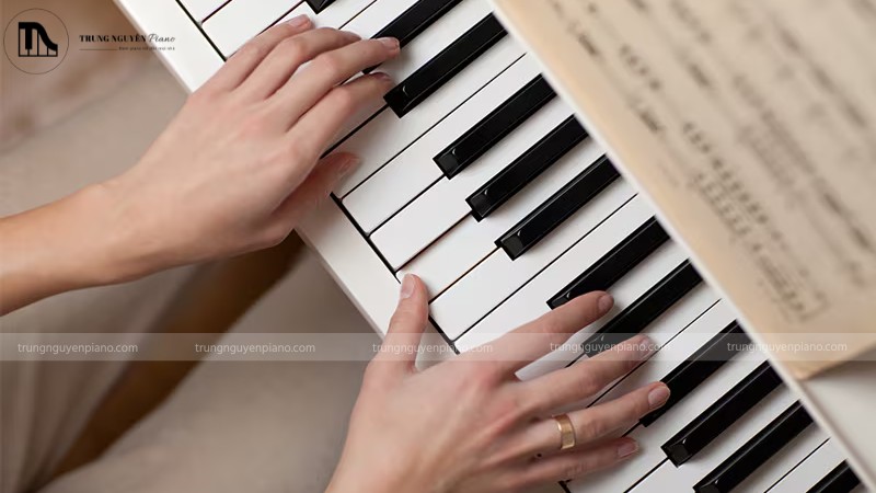 Hướng dẫn cách đệm đàn piano cơ bản cho người mới bắt đầu 4 cách đệm đàn piano kết hợp hai tay