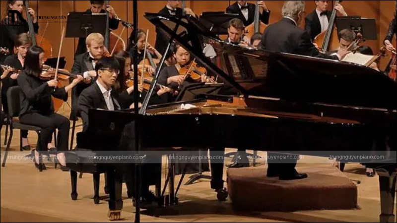 Piano biểu diễn cùng các nhạc cụ khác