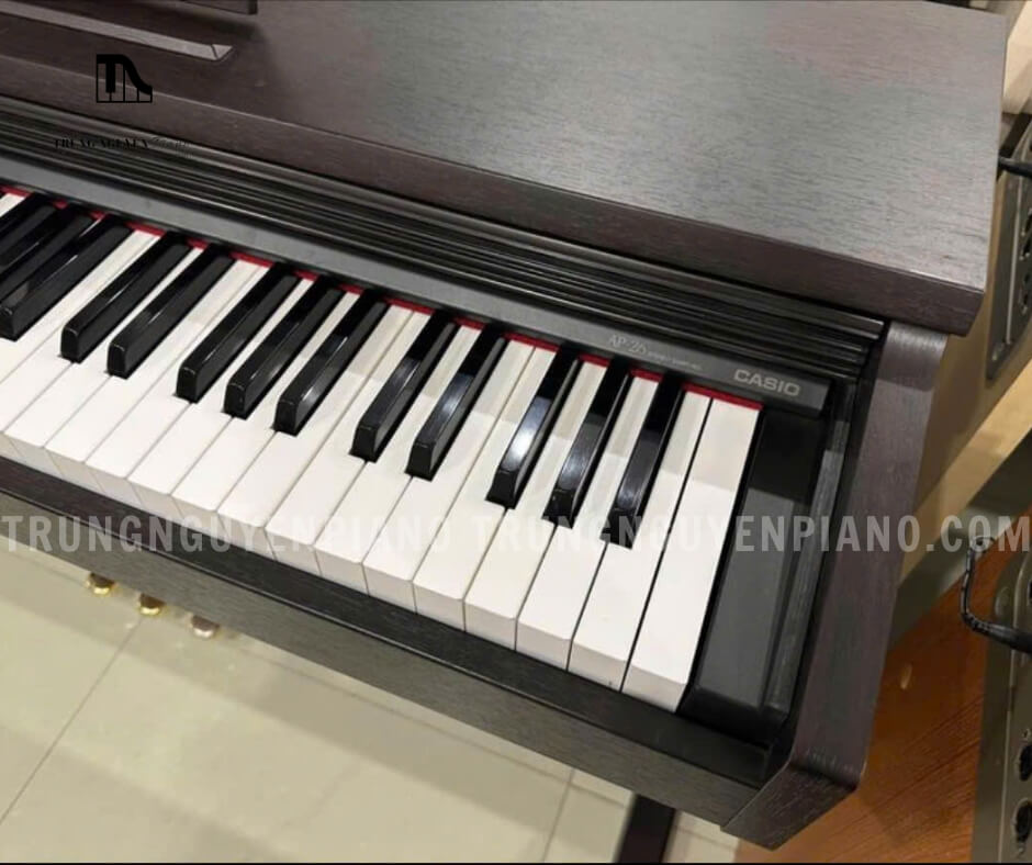 Piano điện Casio AP26 3 Piano điện Casio AP26 có thiết kế cổ điển, nhỏ gọn cũng là một điểm cộng giúp cây đàn phù hợp với nhiều không gian sống