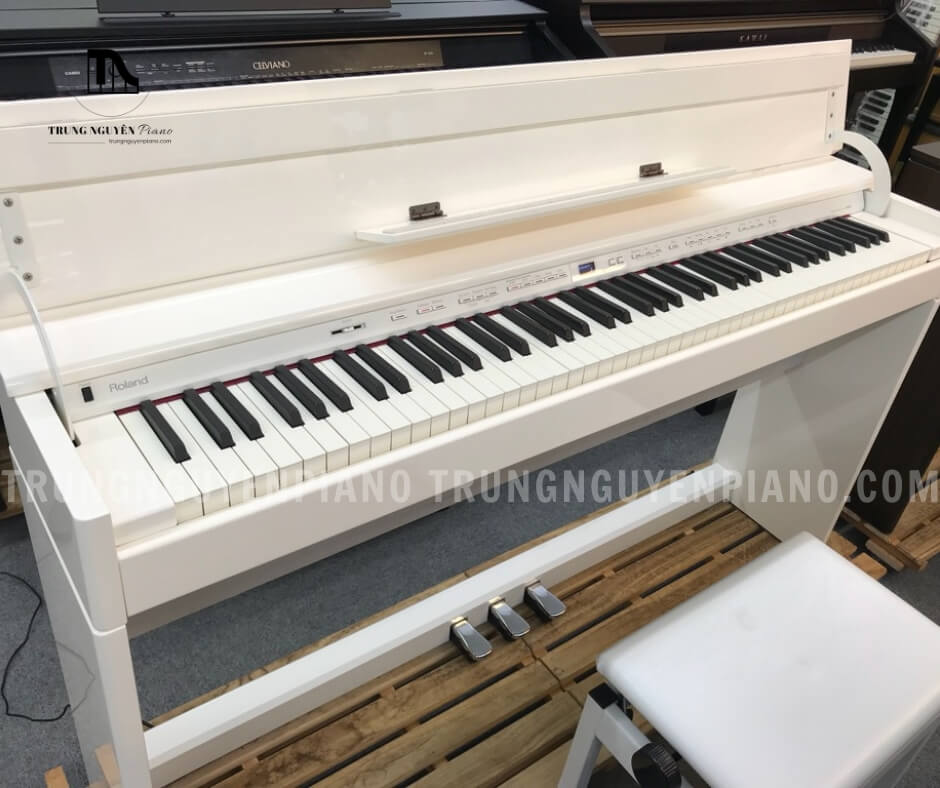 Piano điện Roland DP90S 7 Roland DP90S có thiết kế nhỏ gọn, hiện đại