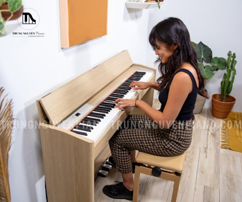 Roland F701 là piano điện được sản xuất vào năm 2021