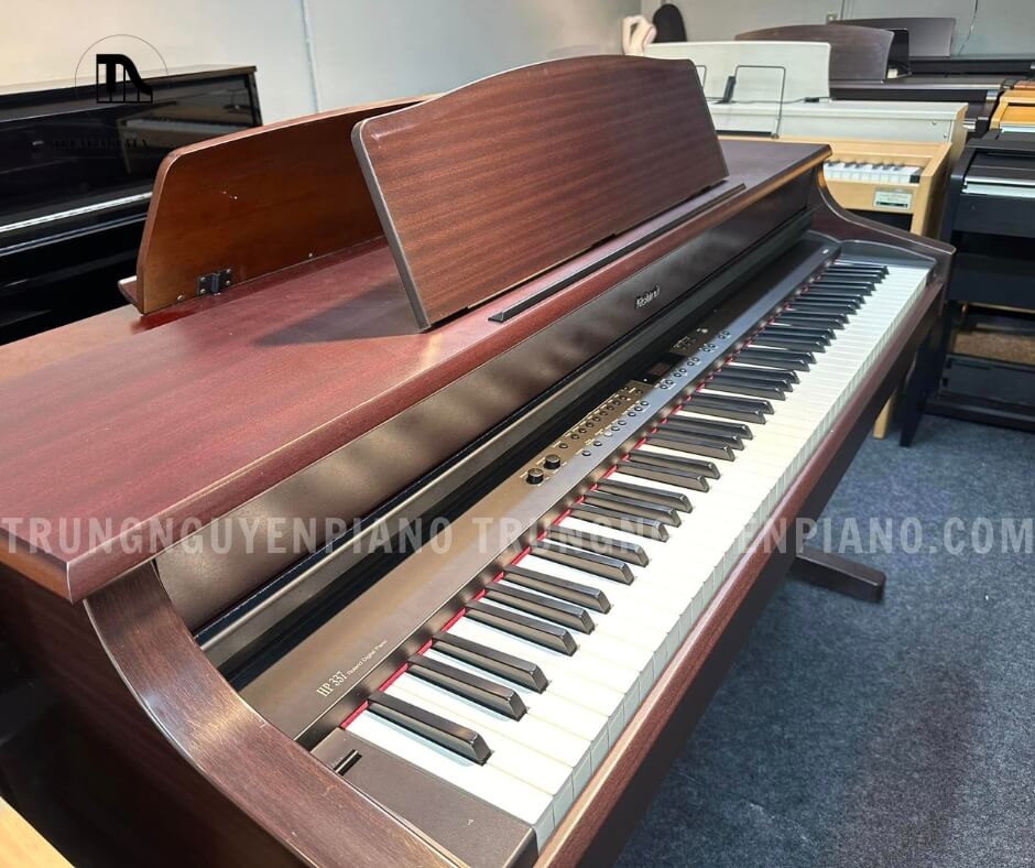 Piano Điện Roland HP337 6 Piano Điện Roland HP337 có kích thước và trọng lượng của đàn khá lớn