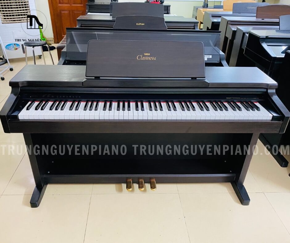 Piano điện Yamaha CLP133 có kích thước vừa phải và trọng lượng 51kg