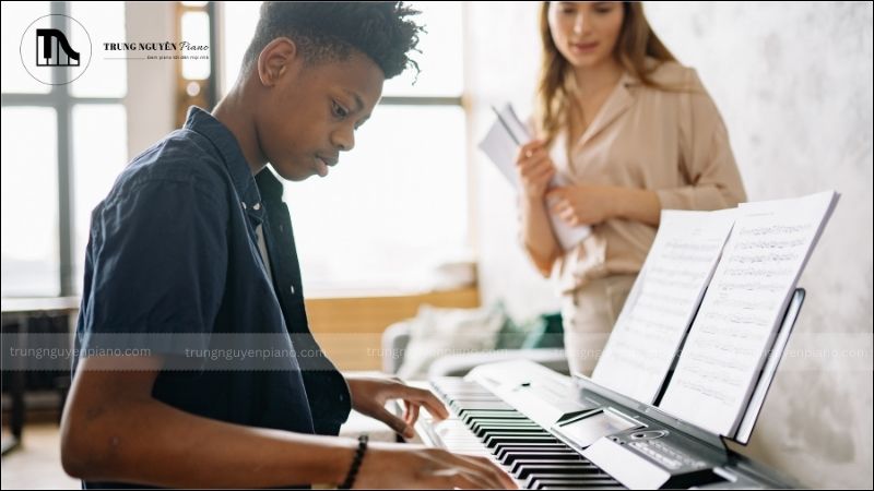 Khóa học Piano bao nhiêu tiền? Cập nhật chi phí và các yếu tố ảnh hưởng mới nhất 2025 4 Đặt câu hỏi kỹ càng trước khi đăng ký khóa học