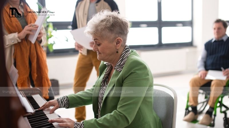 Khóa học Piano bao nhiêu tiền? Cập nhật chi phí và các yếu tố ảnh hưởng mới nhất 2025 2 Học phí khóa học piano cho người mới bắt đầu_ Các gói cơ bản và nâng cao