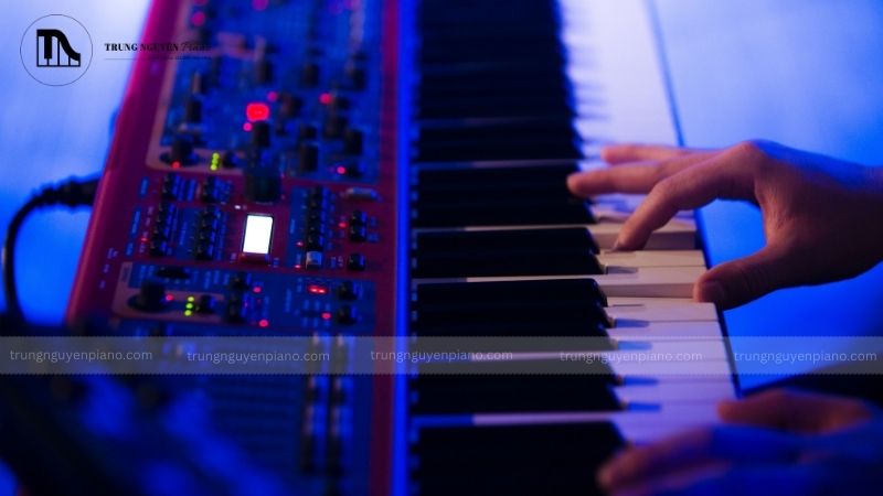 Khóa học Piano bao nhiêu tiền? Cập nhật chi phí và các yếu tố ảnh hưởng mới nhất 2025 8 Học piano tại trung tâm_ Ưu, nhược điểm, mức giá và các trung tâm uy tín