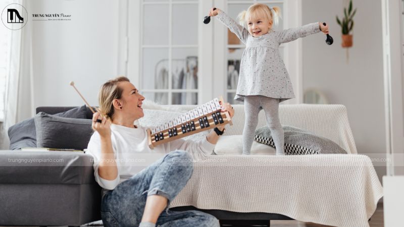 Dấu hiệu bé yêu thích âm nhạc