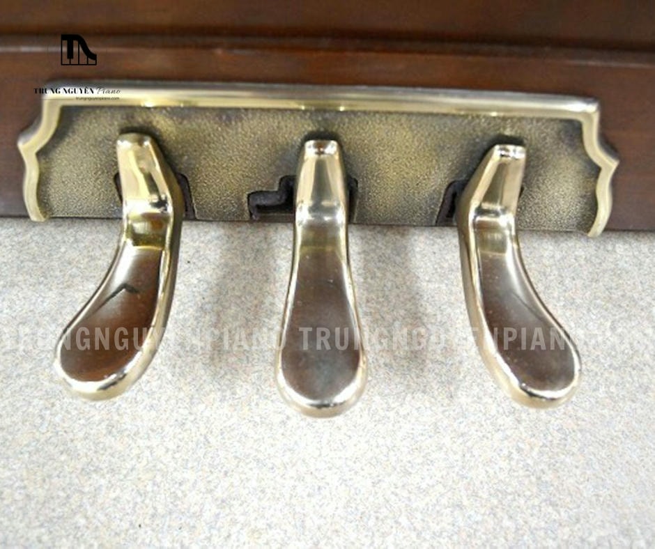 Đàn Piano Kawai KL62KF 16 Đàn piano Kawai KL62KF có hệ thống 3 pedal (soft, sostenuto, damper)