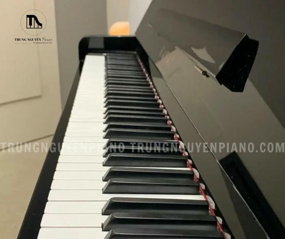 Bàn phím của Đàn Piano Kawai KST2 được làm từ nhựa Phenolic Resin