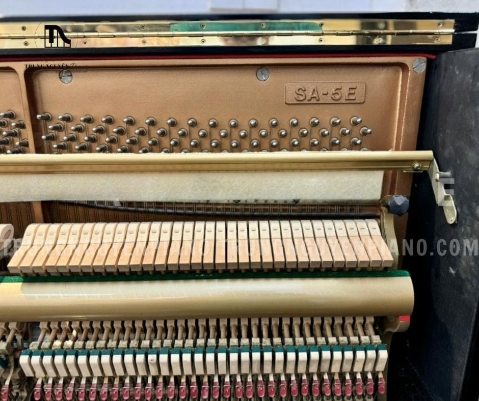 Đàn Piano Kawai SA5E 5 Đàn Piano Kawai SA5E mang đến âm thanh ấm áp, rõ ràng và có độ vang tốt