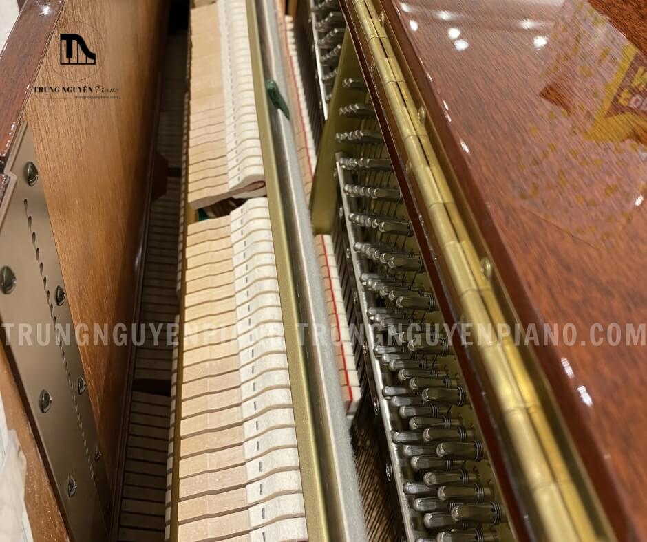 Đàn Piano Yamaha YU10MhC 4 Đàn Piano Yamaha YU10MhC được trang bị hệ thống búa đàn bằng nỉ lông cừu cao cấp