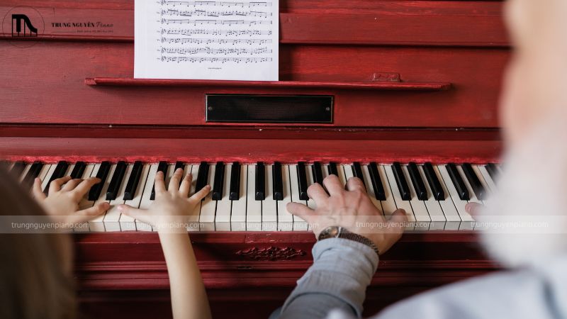 Khởi động các ngón tay trước khi chơi