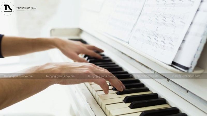 Các quãng 8 trên đàn piano: kiến thức từ a-z cho người mới 8 Tập trung lắng nghe và cảm nhận âm thanh