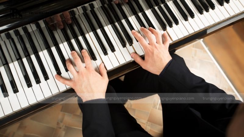 Chạy ngón piano là gì
