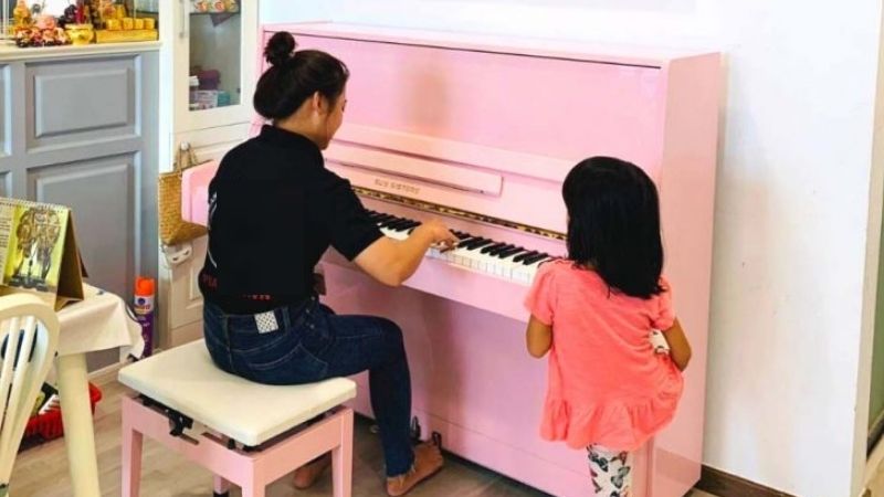 Đàn Piano màu hồng  Y.Preesia  