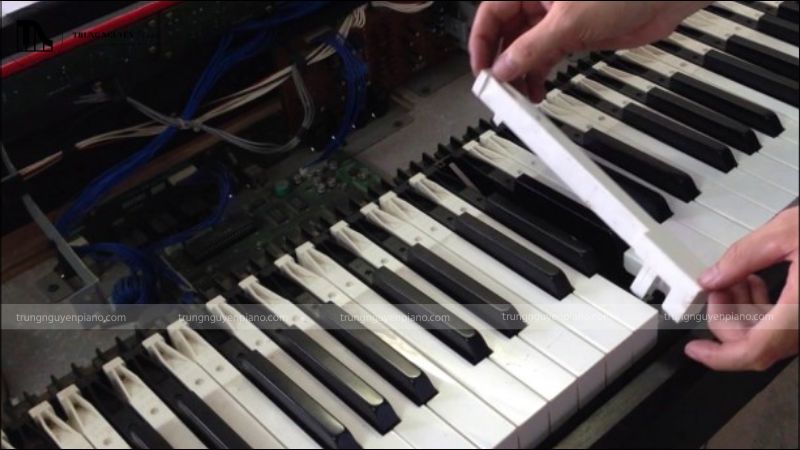 Vệ sinh bàn phím, loại bỏ bụi bẩn, dị vật