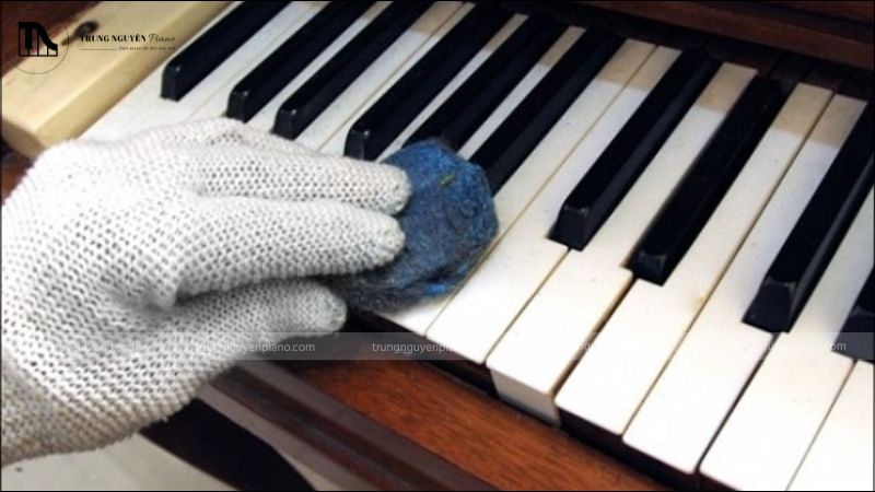 Nên vệ sinh đàn piano điện thường xuyên
