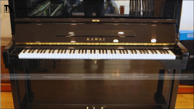 Piano cơ cũ Yamaha