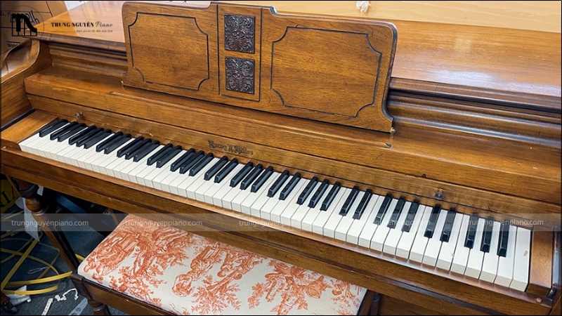 Đàn Piano Spinet là gì? - Ưu và Nhược điểm, có nên mua không? 9 Một cây đàn spinet piano cũ