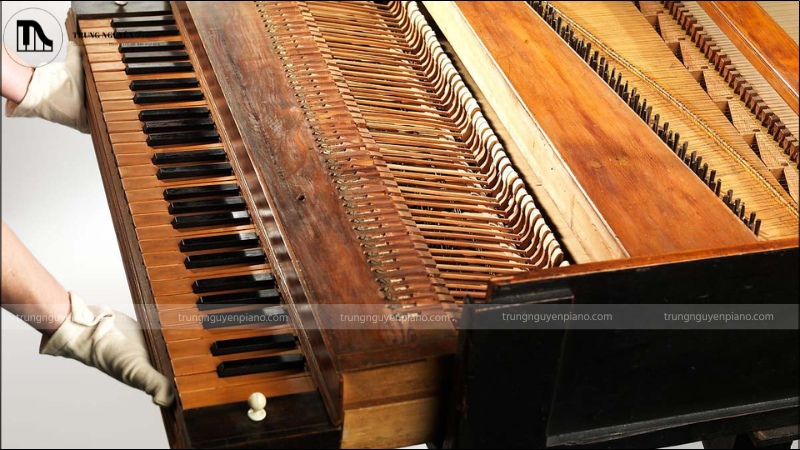 Đàn Piano Spinet là gì? - Ưu và Nhược điểm, có nên mua không? 2 Cây đàn Piano cổ có kích thước lớn