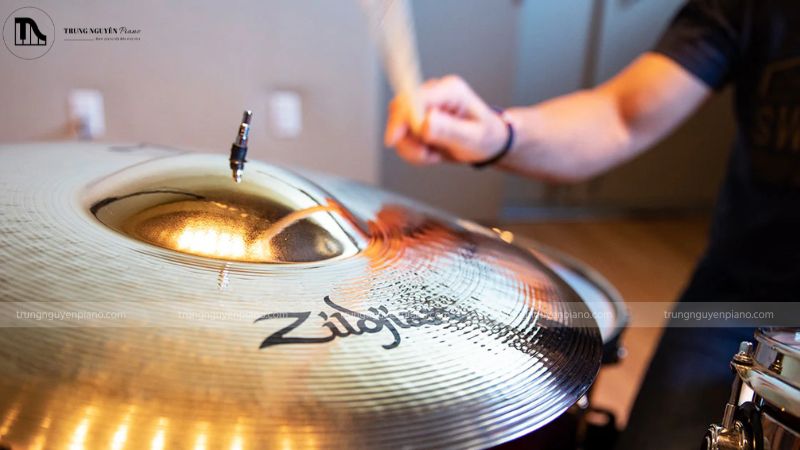 Nghệ sĩ biểu diễn Cymbal