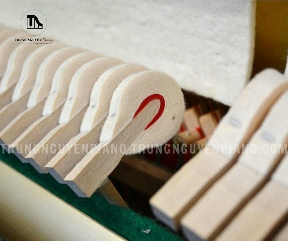 Đàn Piano Apollo RU33 3 Đàn Piano Apollo RU33 có búa đàn được làm từ lông cừu tự nhiên.