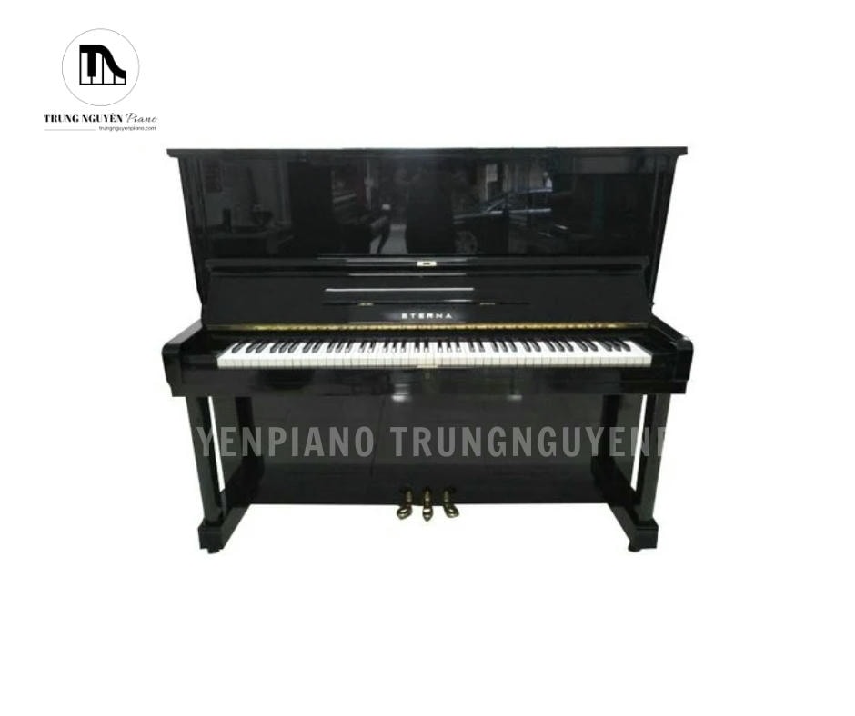 Đàn Piano Atlas M1 có lớp sơn màu nâu gỗ bóng bẩy càng làm tôn lên vẻ sang trọng và cổ điển của cây đàn