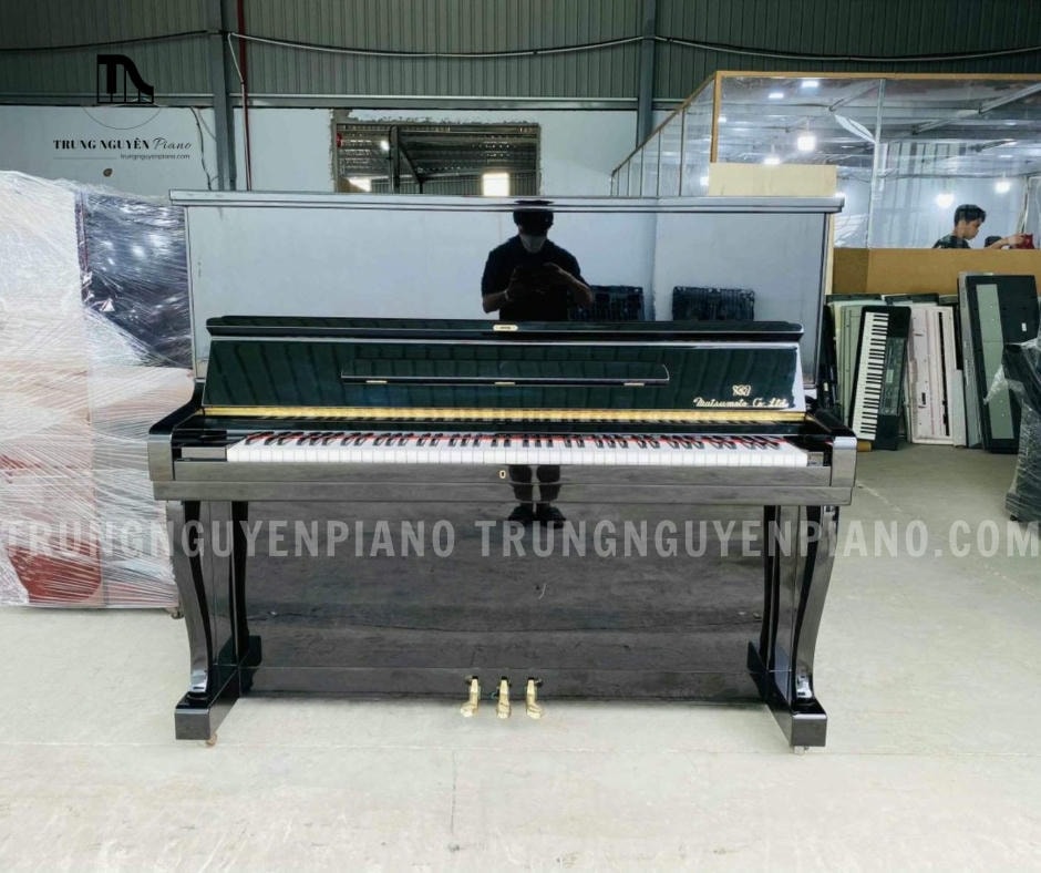 Đàn Piano Atlas M2 có kiểu dáng sang trọng và hiện đại