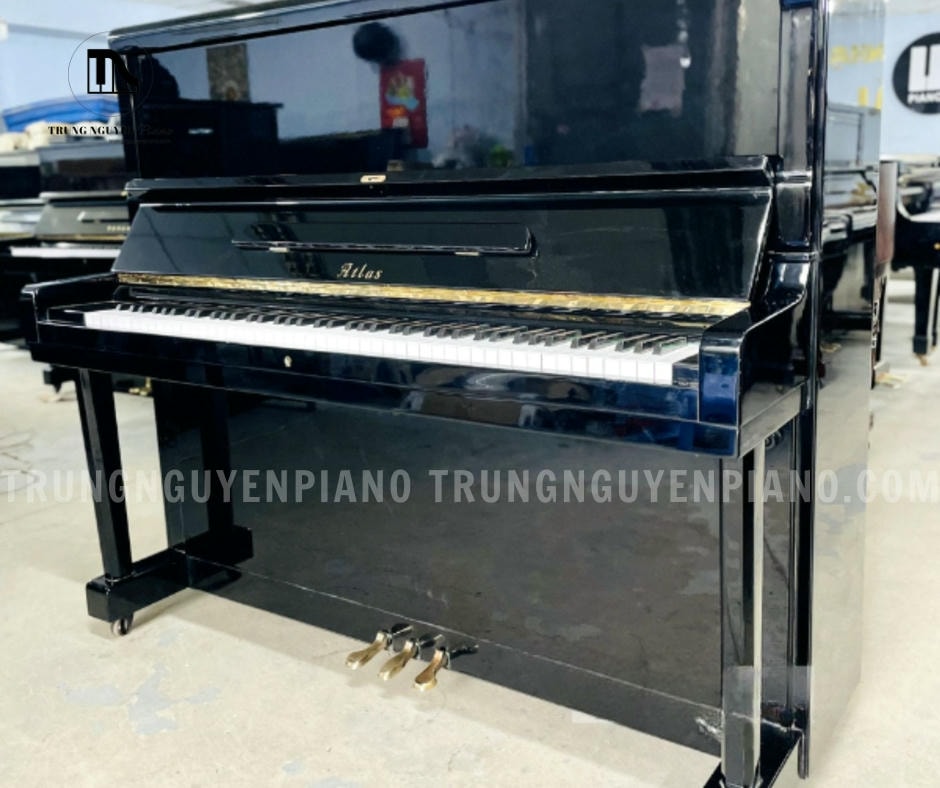Đàn Piano Atlas NA305 sở hữu thiết kế hiện đại với màu đen bóng gương