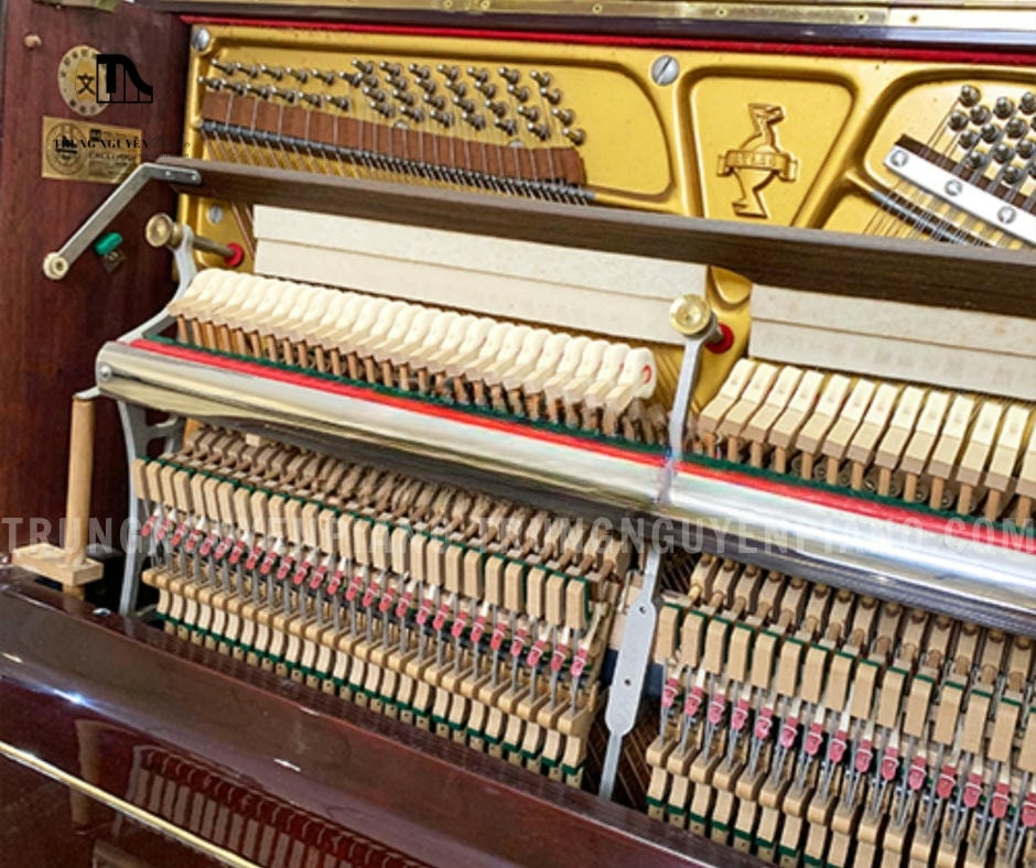 Đàn Piano Atlas NA605 4 Đàn Piano Atlas NA605 có búa đàn được làm từ lông cừu tự nhiên.