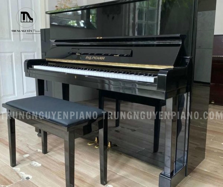 Đàn Piano Ballindamm B123 có nước sơn đen bóng soi gương sang trọng