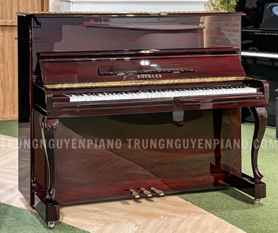 Đàn Piano Bockler AH28 có thùng đàn thường được làm bằng gỗ thông Bắc Mỹ