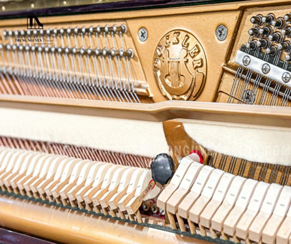 Đàn Piano Bockler AH28 11 Đàn Piano Bockler AH28 có búa đàn được làm từ nỉ lông cừu cao cấp, giúp tăng cường độ vang và âm sắc