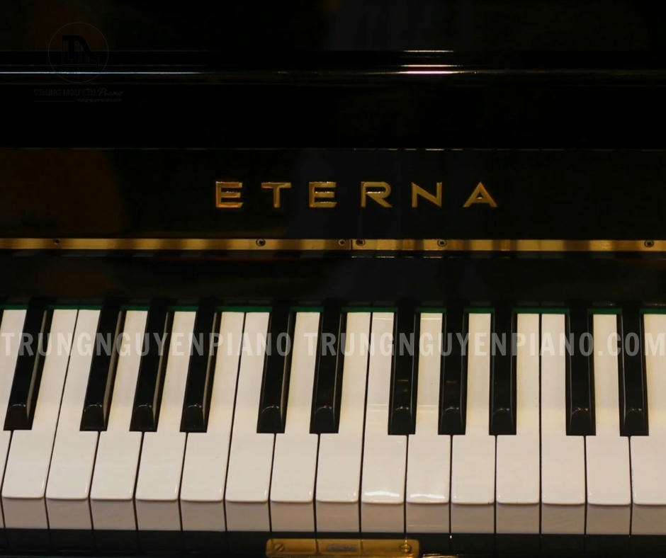 Đàn Piano Eterna 10 trang bị bộ máy cơ Yamaha, mang lại cảm giác phím êm ái