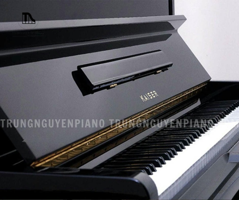 Đàn piano Kaiser K10 có bề mặt đàn được phủ lớp sơn bóng