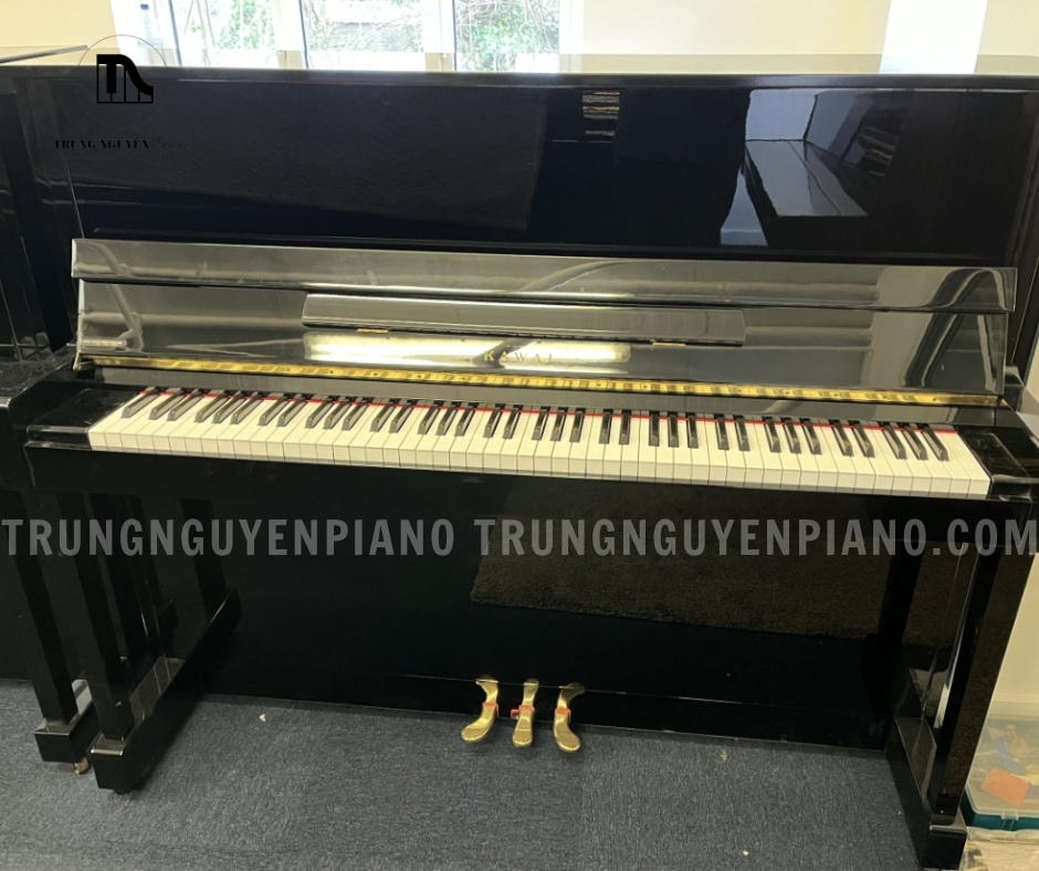 Đàn piano Kawai HA30 có lớp vỏ đàn được làm từ gỗ cao cấp, được hoàn thiện với độ bóng mịn