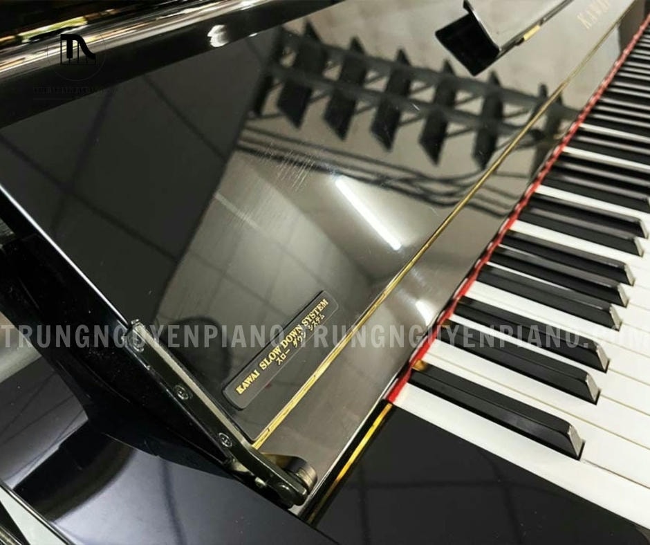 Đàn piano Kawai K60 có lớp sơn đen bóng sang trọng
