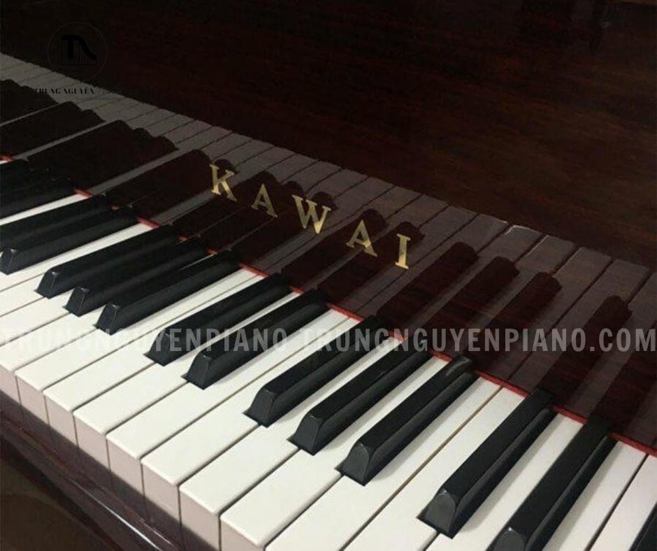 Đàn Piano Kawai KL702 4 Kawai KL702 là cây đàn piano upright cao cấp, mang đến âm thanh chuyên nghiệp và thiết kế sang trọng