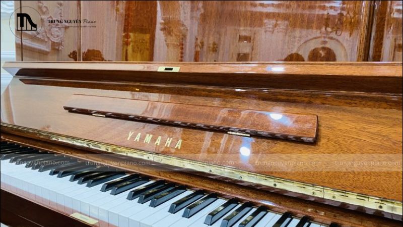 Đàn piano màu gỗ phối với các phong cách nội thất hiện đại, cổ điển, tối giản