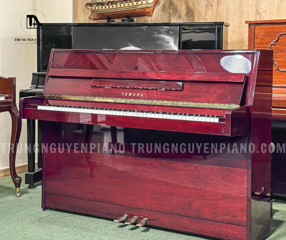 Đàn piano Yamaha MC108 được đánh giá cao về chất lượng âm thanh, độ bền và thiết kế tinh tế.