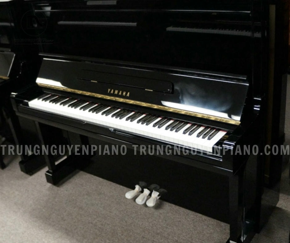 Đàn Piano Yamaha U100 có lớp vỏ ngoài được đánh bóng