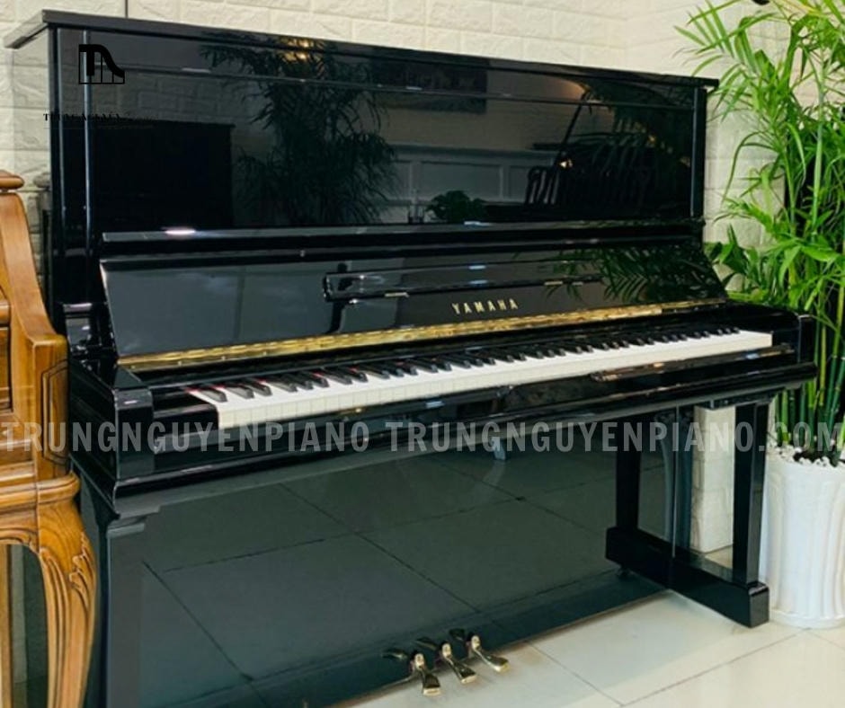 Đàn Piano Yamaha U30A có bàn phím làm từ gỗ thích kết hợp với bộ máy cơ cải tiến
