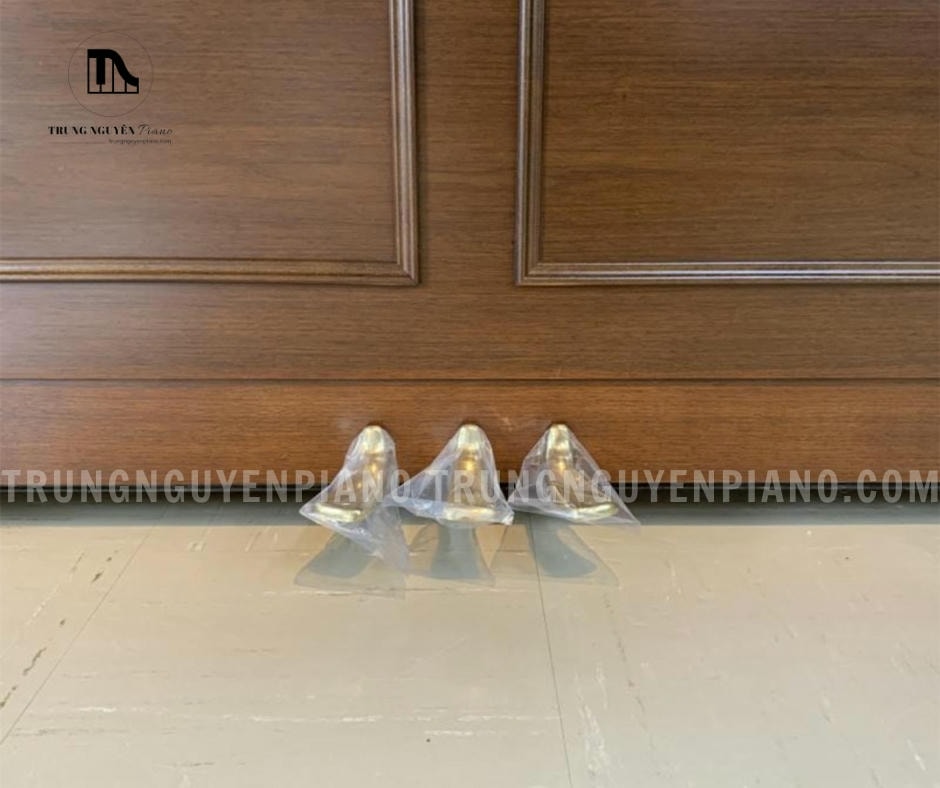 Đàn Piano Yamaha UX300Wn 3 Hệ thống Sostenuto Pedal của Đàn Piano Yamaha UX300Wn